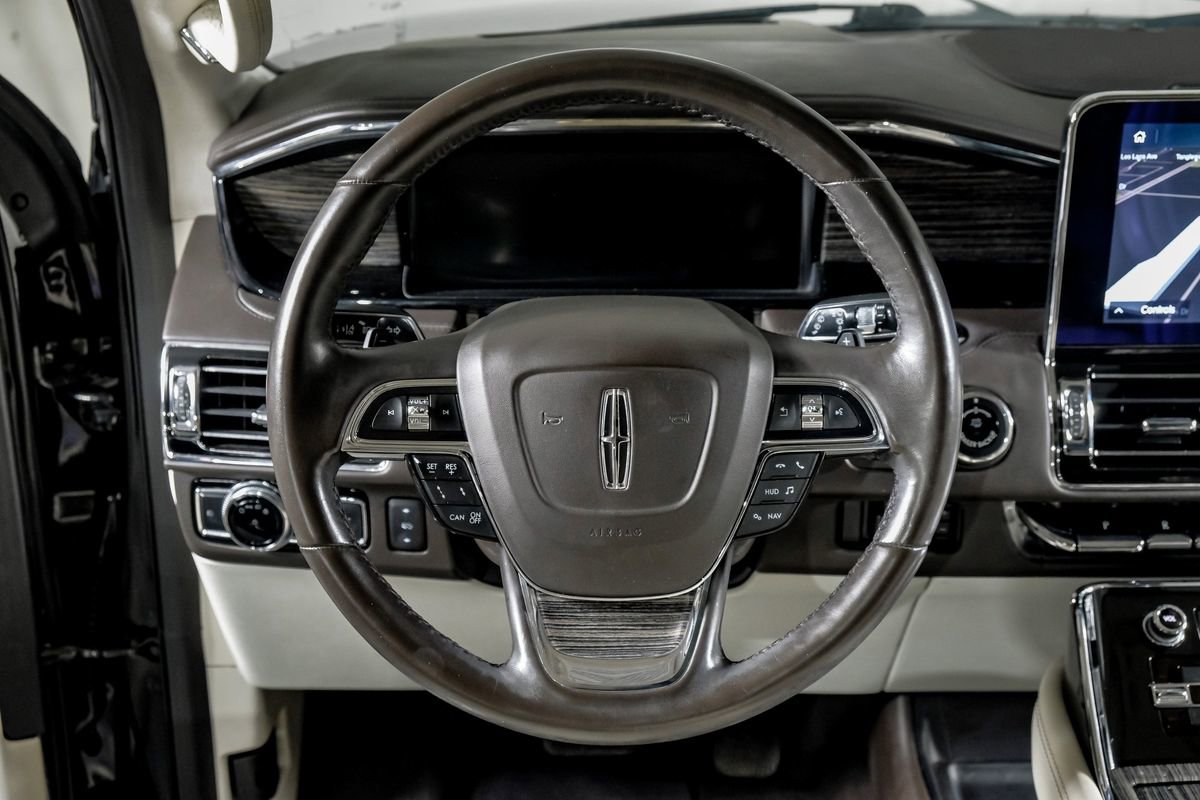 Used 2020 Lincoln Navigator Black Label w/ Cargo Convenience Package AWD/4WD image 16