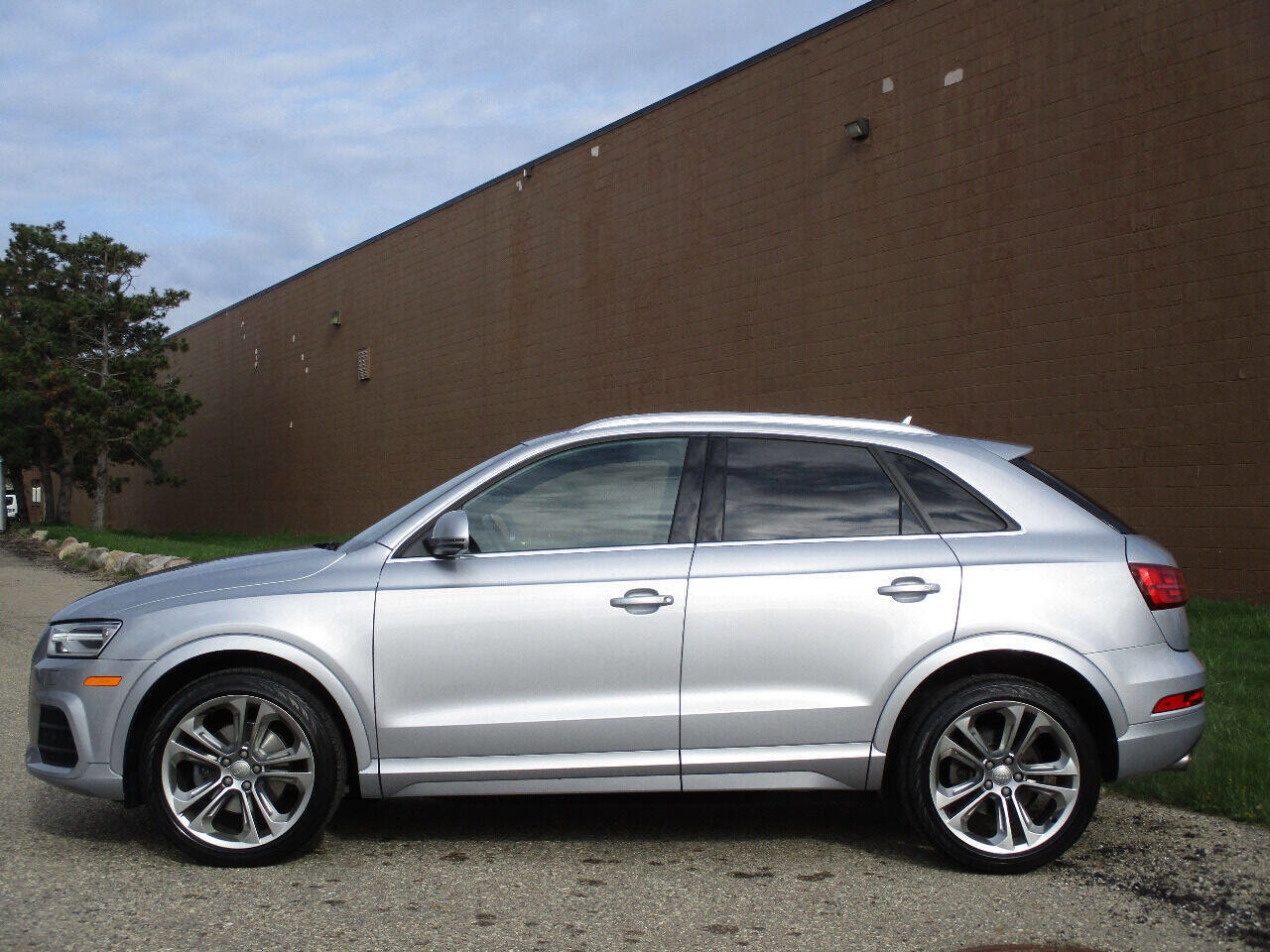 Used 2017 Audi Q3 2.0T Premium Plus w/ Premium Plus Package image 5