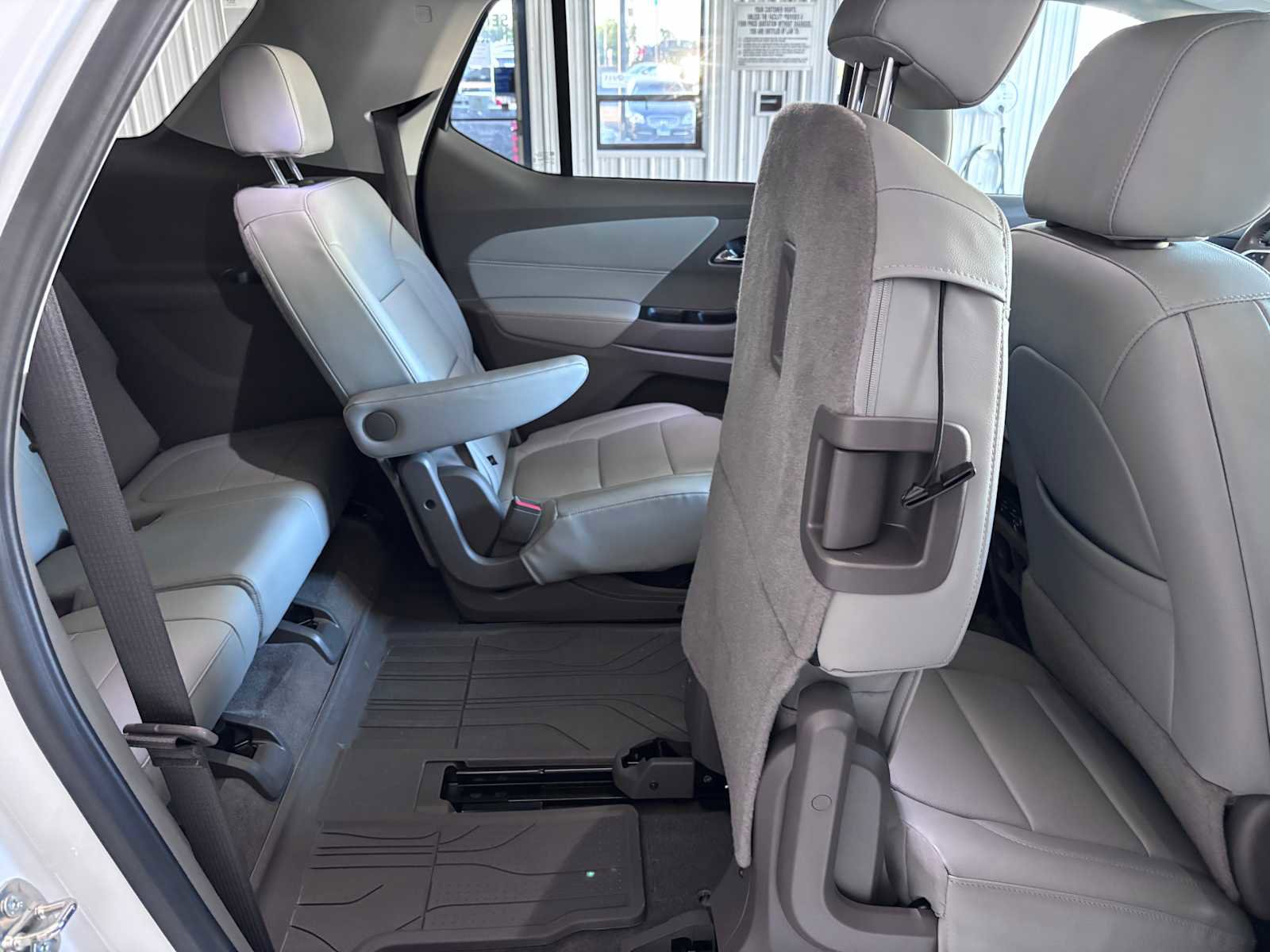 Used 2020 Chevrolet Traverse Premier w/ LPO, Floor Liner Package FWD image 13