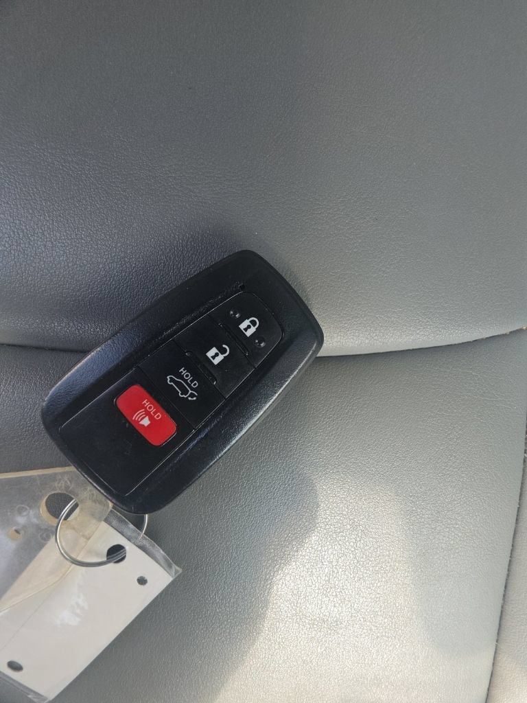 Used 2021 Toyota RAV4 XLE Premium AWD/4WD image 35