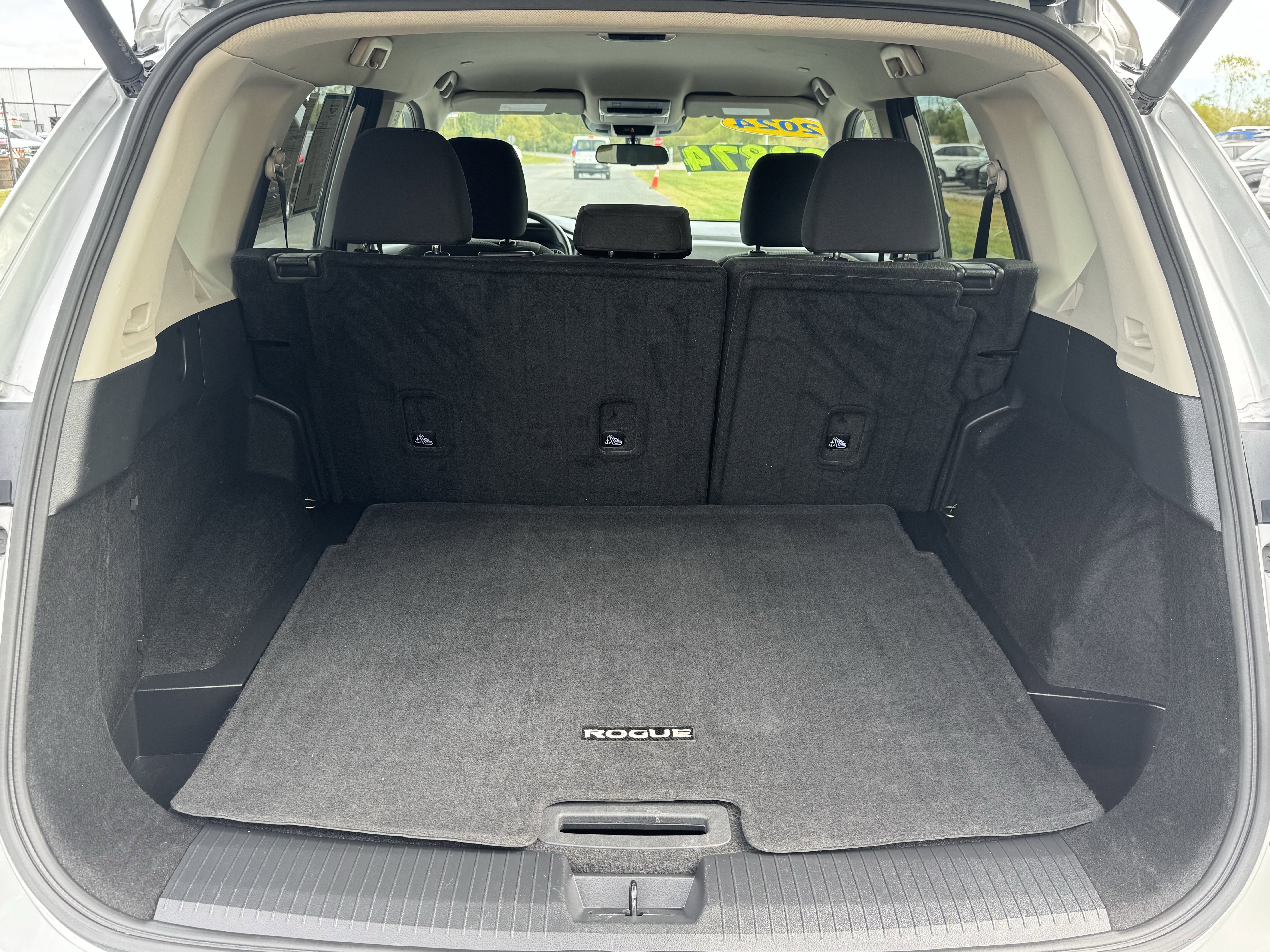 Used 2024 Nissan Rogue SV image 27