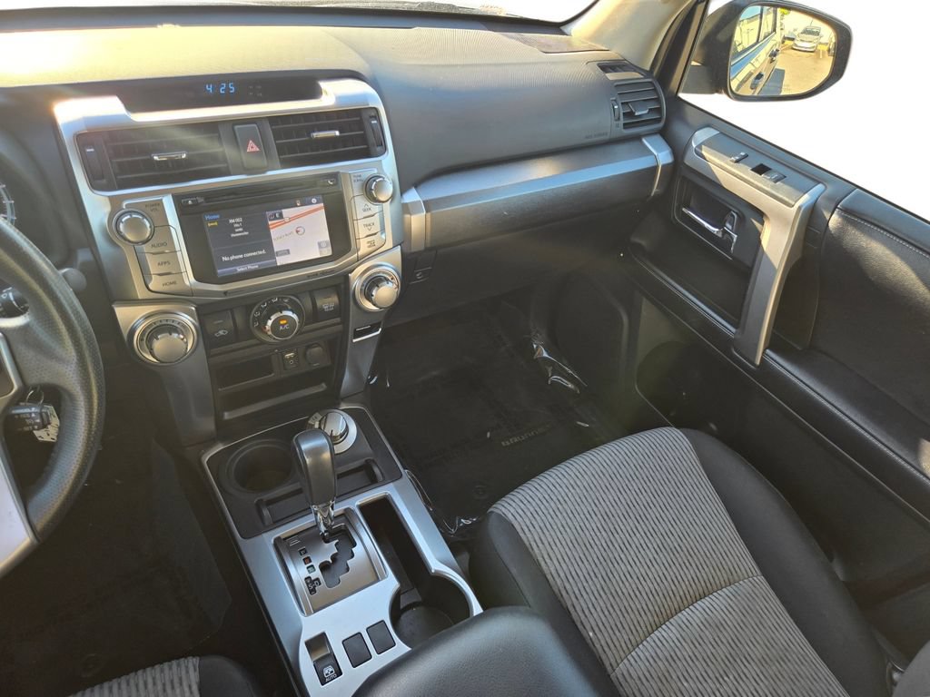 Used 2018 Toyota 4Runner SR5 AWD/4WD image 23