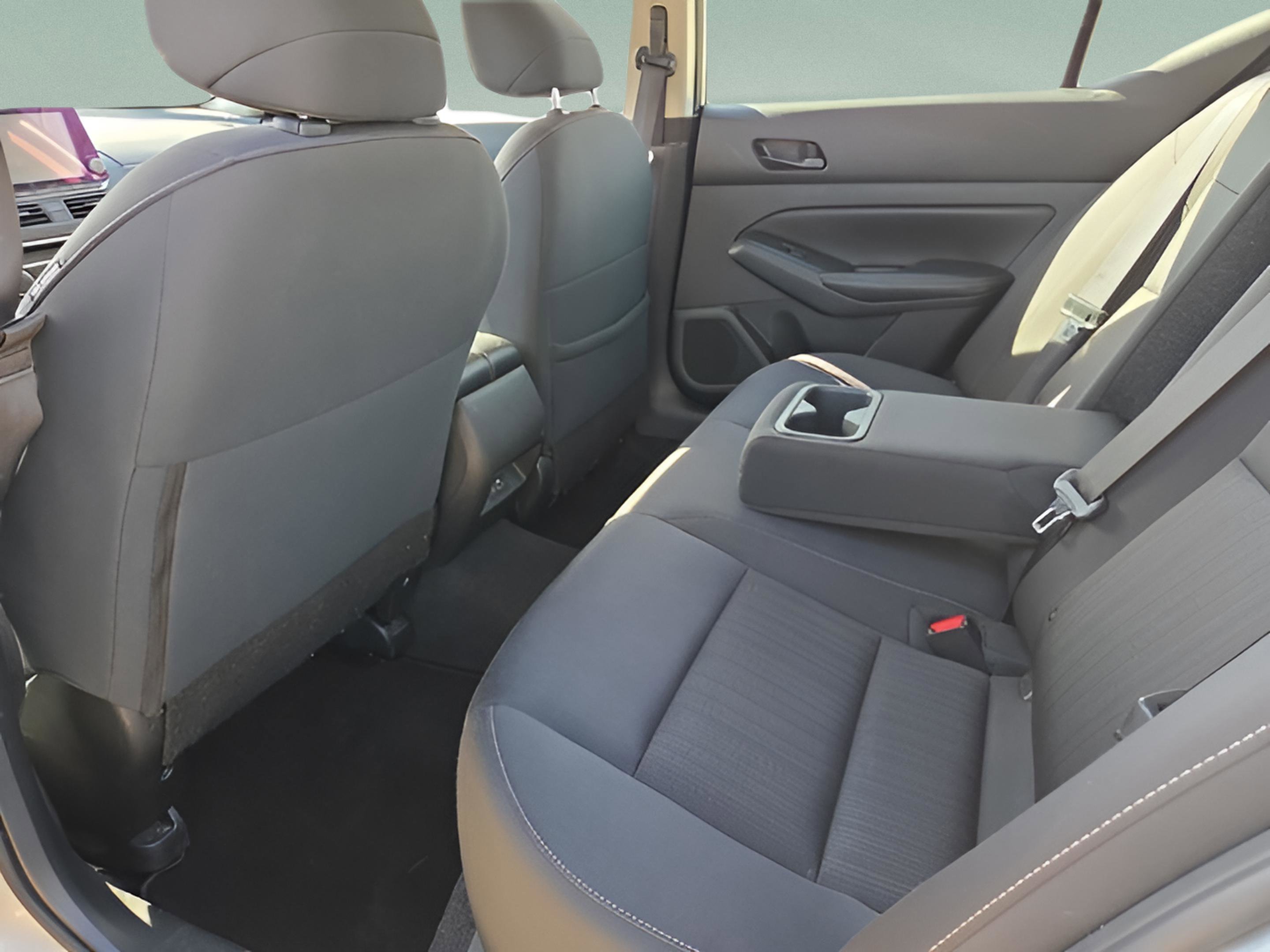 Used 2024 Nissan Altima 2.5 SV image 16