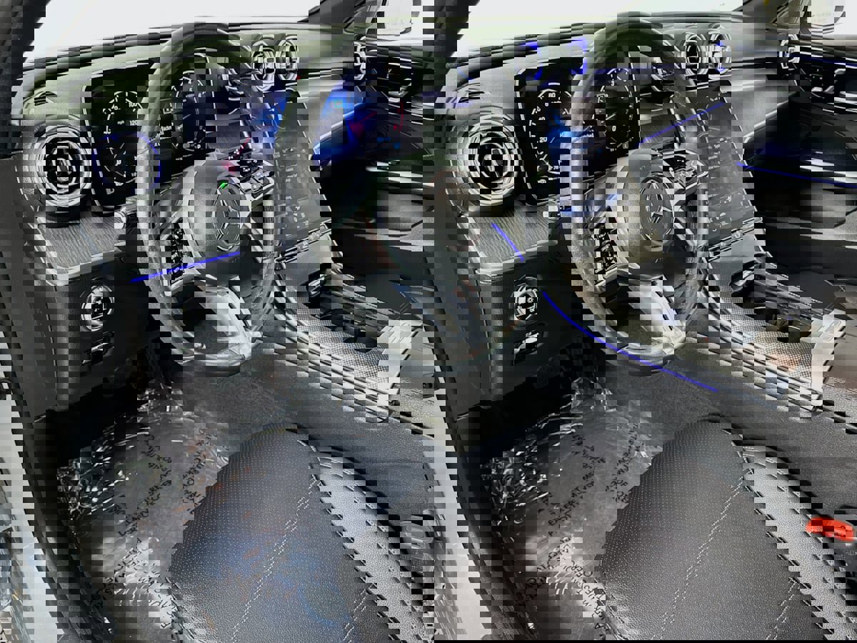 Used 2022 Mercedes-Benz C 300 4MATIC Sedan w/ Exclusive Trim Package image 10