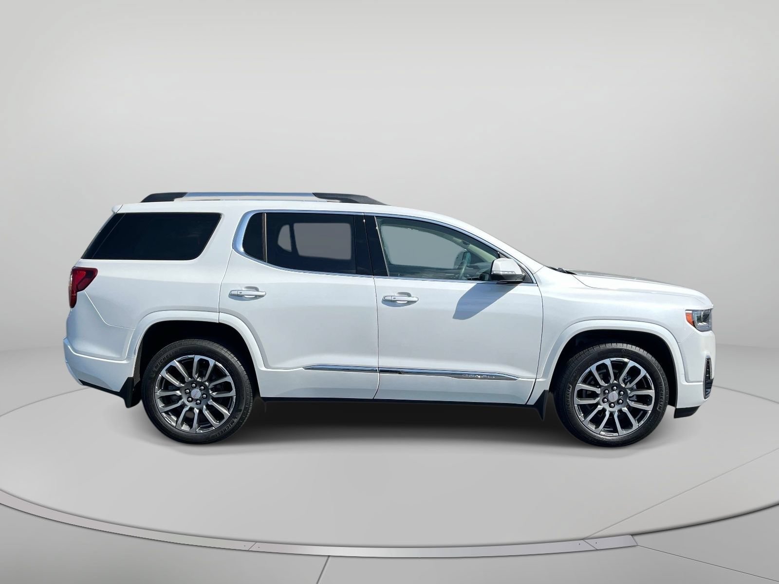Used 2021 GMC Acadia Denali w/ Denali Ultimate Package AWD/4WD image 2