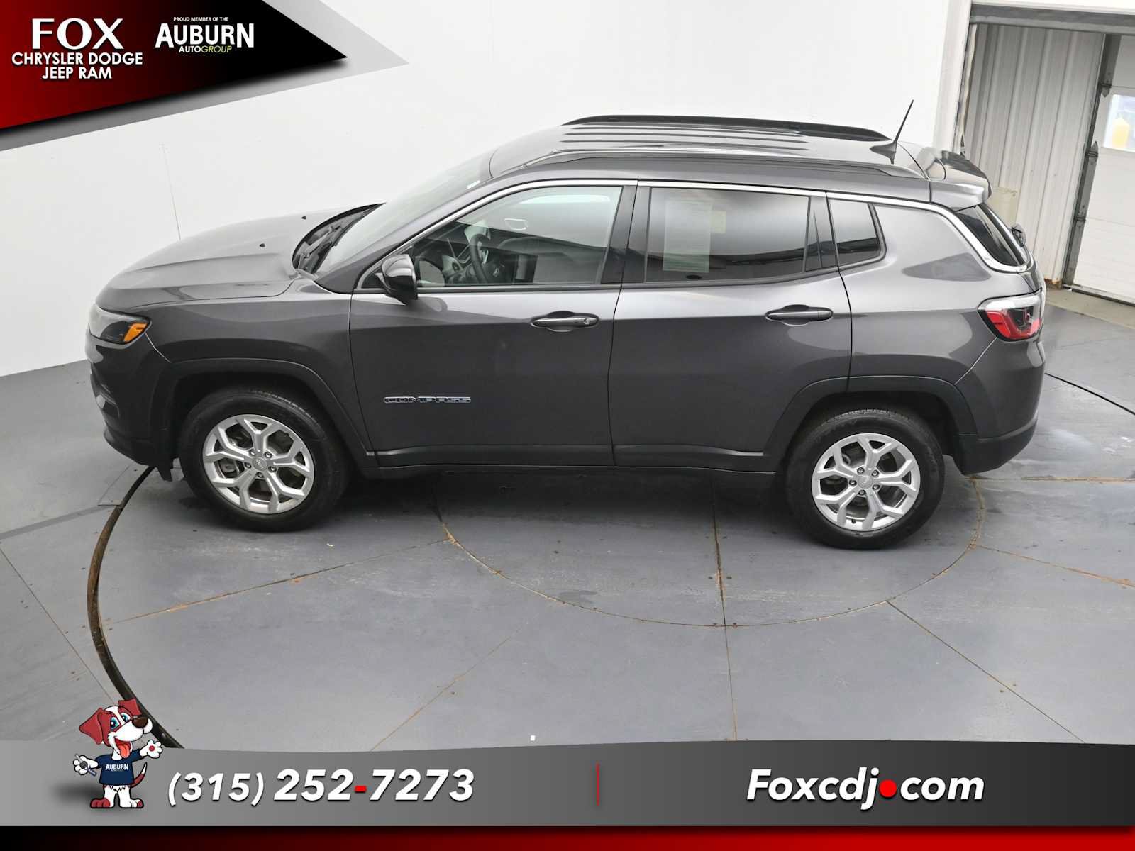 Used 2024 Jeep Compass Latitude w/ Convenience Group AWD/4WD image 30