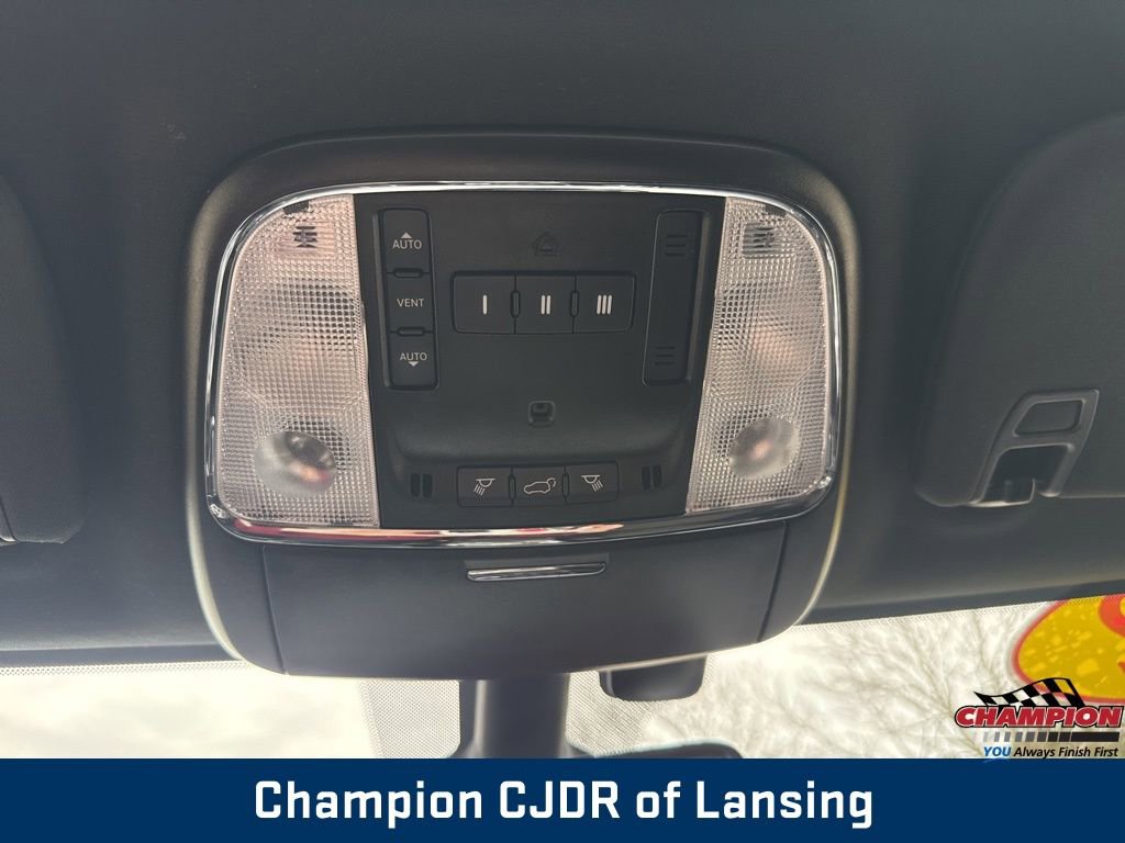 Used 2022 Jeep Grand Cherokee Laredo X AWD/4WD image 37
