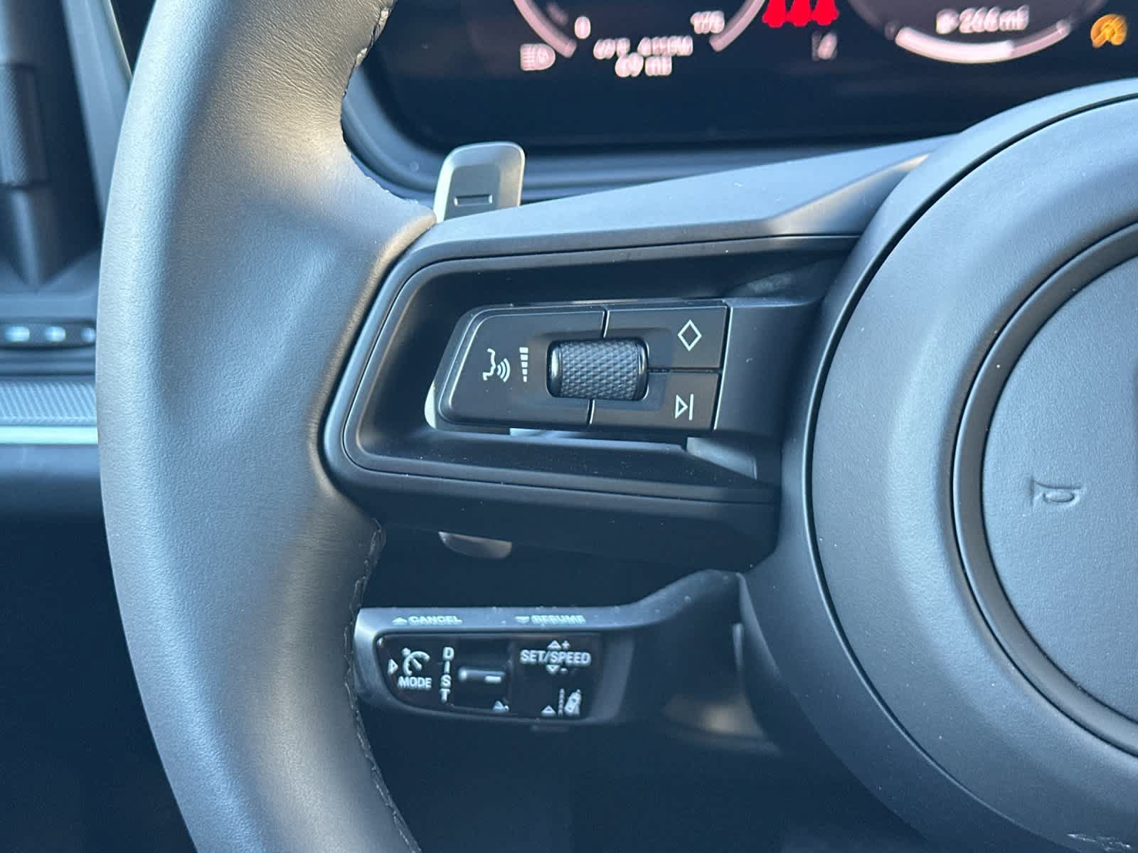 New 2025 Porsche Cayenne Coupe AWD/4WD image 28