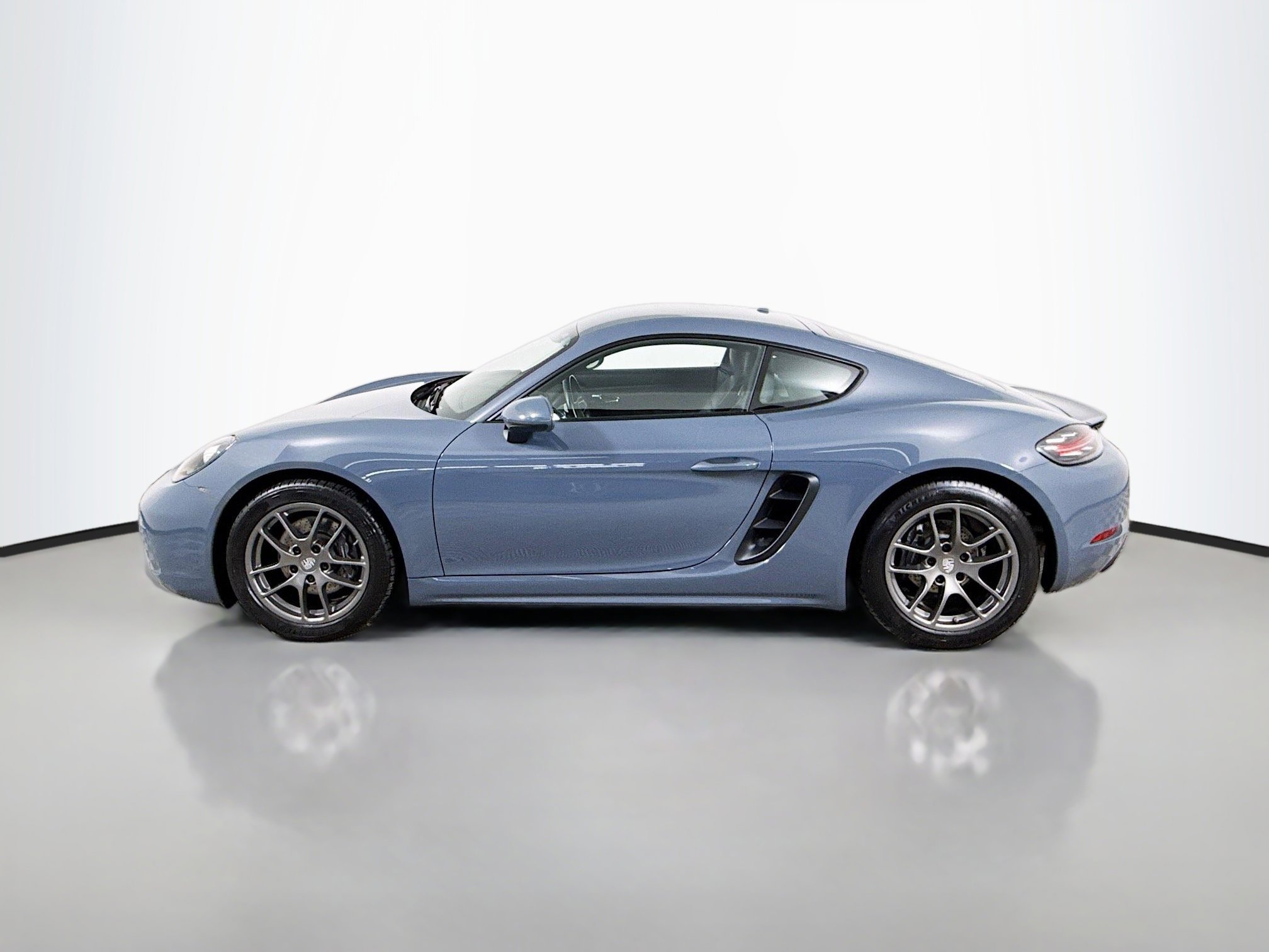 Certified 2018 Porsche 718 Cayman image 2