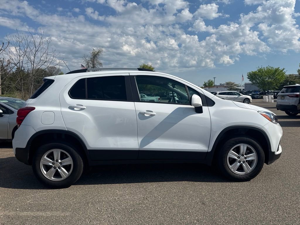 Used 2022 Chevrolet Trax LT w/ LT Convenience Package AWD/4WD image 10
