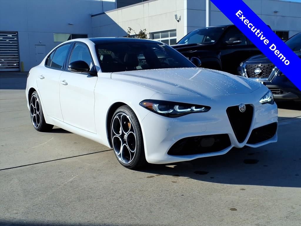 New 2025 Alfa Romeo Giulia w/ Driving Assist Package RWD image 4