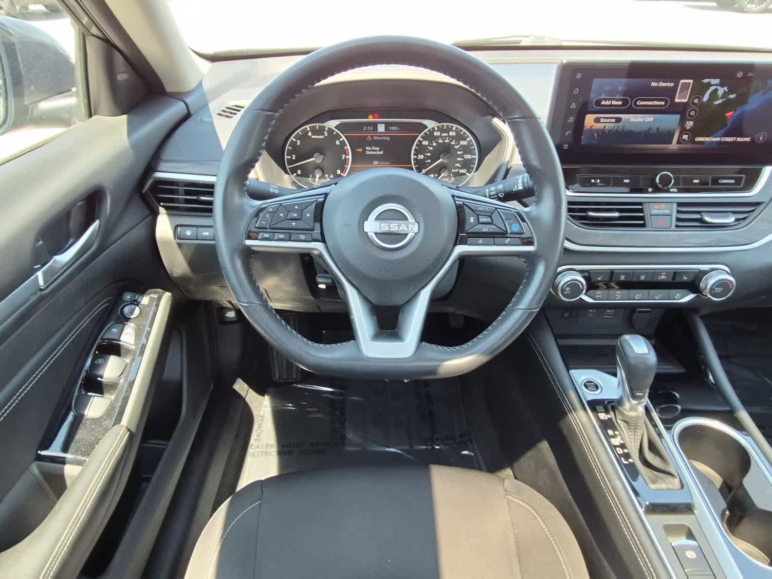 Used 2023 Nissan Altima 2.5 SV w/ SV Premium Package FWD image 8