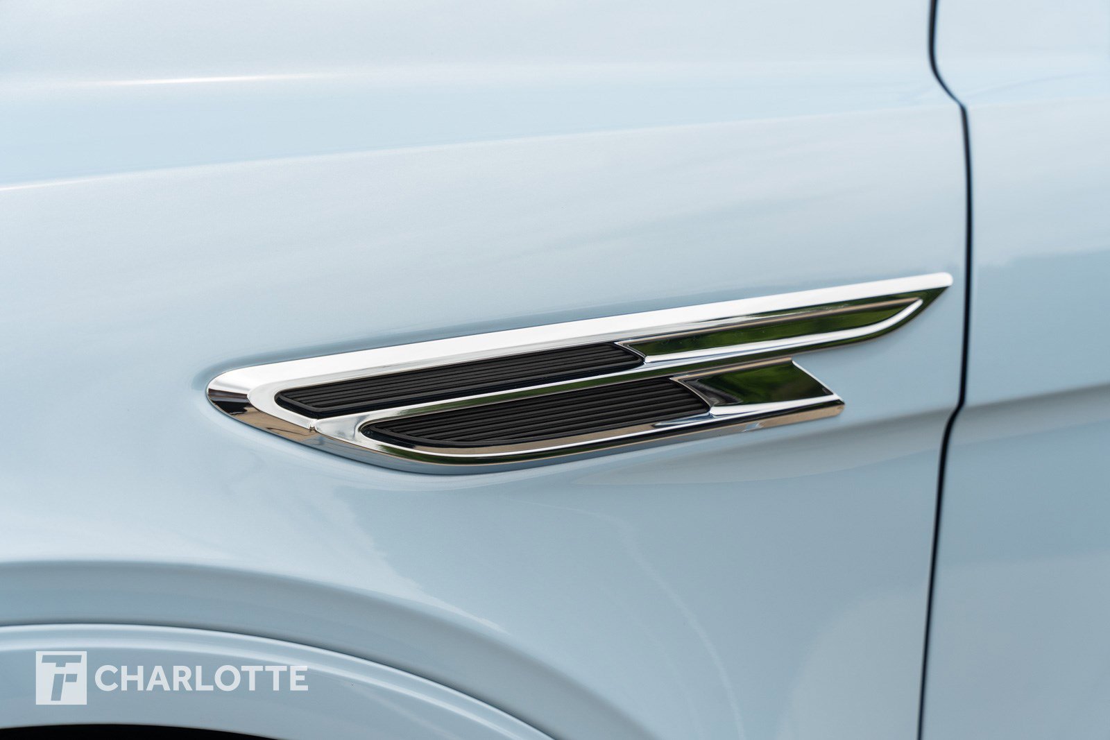 Used 2023 Bentley Bentayga Extended Wheelbase image 9