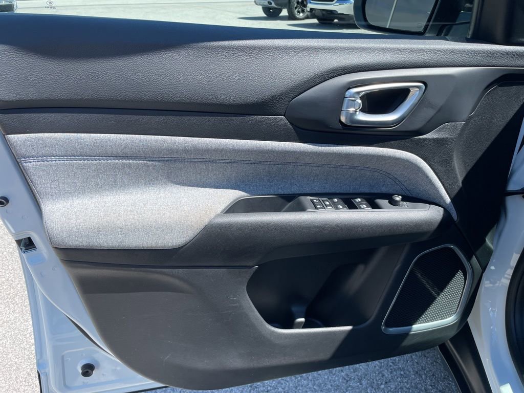 Used 2025 Jeep Compass Latitude image 5