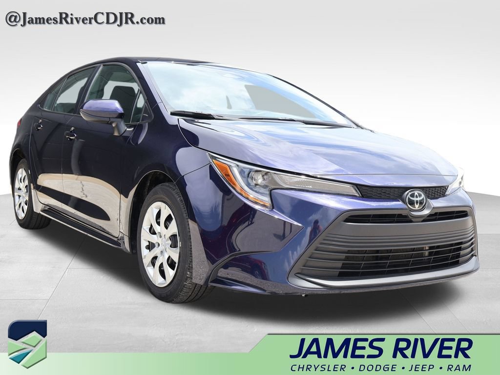 Used 2025 Toyota Corolla LE FWD image 6
