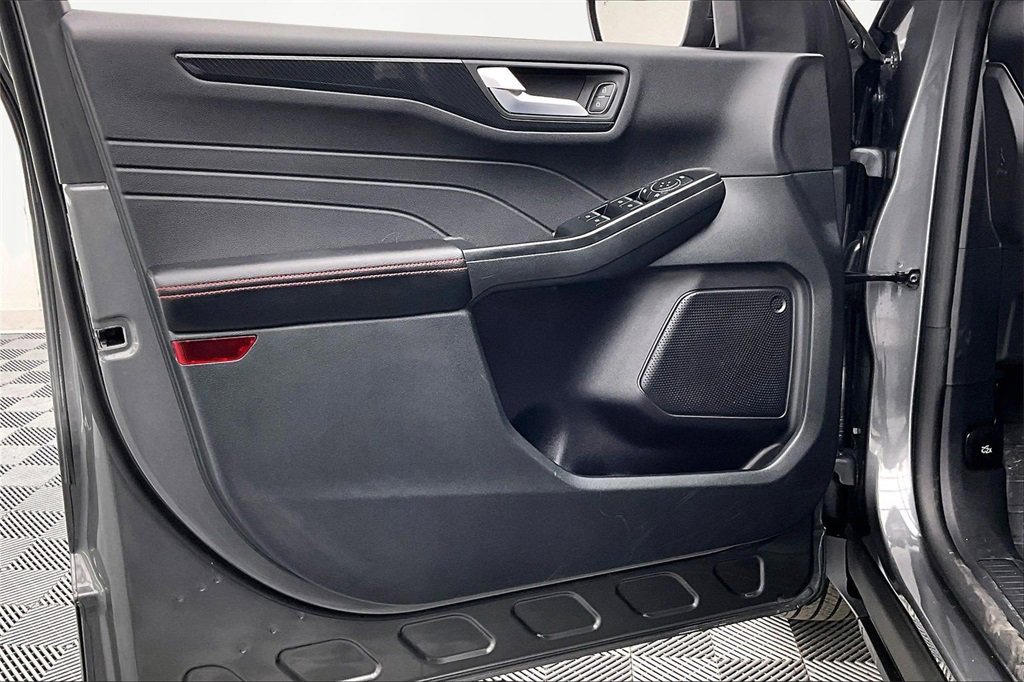 Used 2025 Ford Escape ST-Line image 23