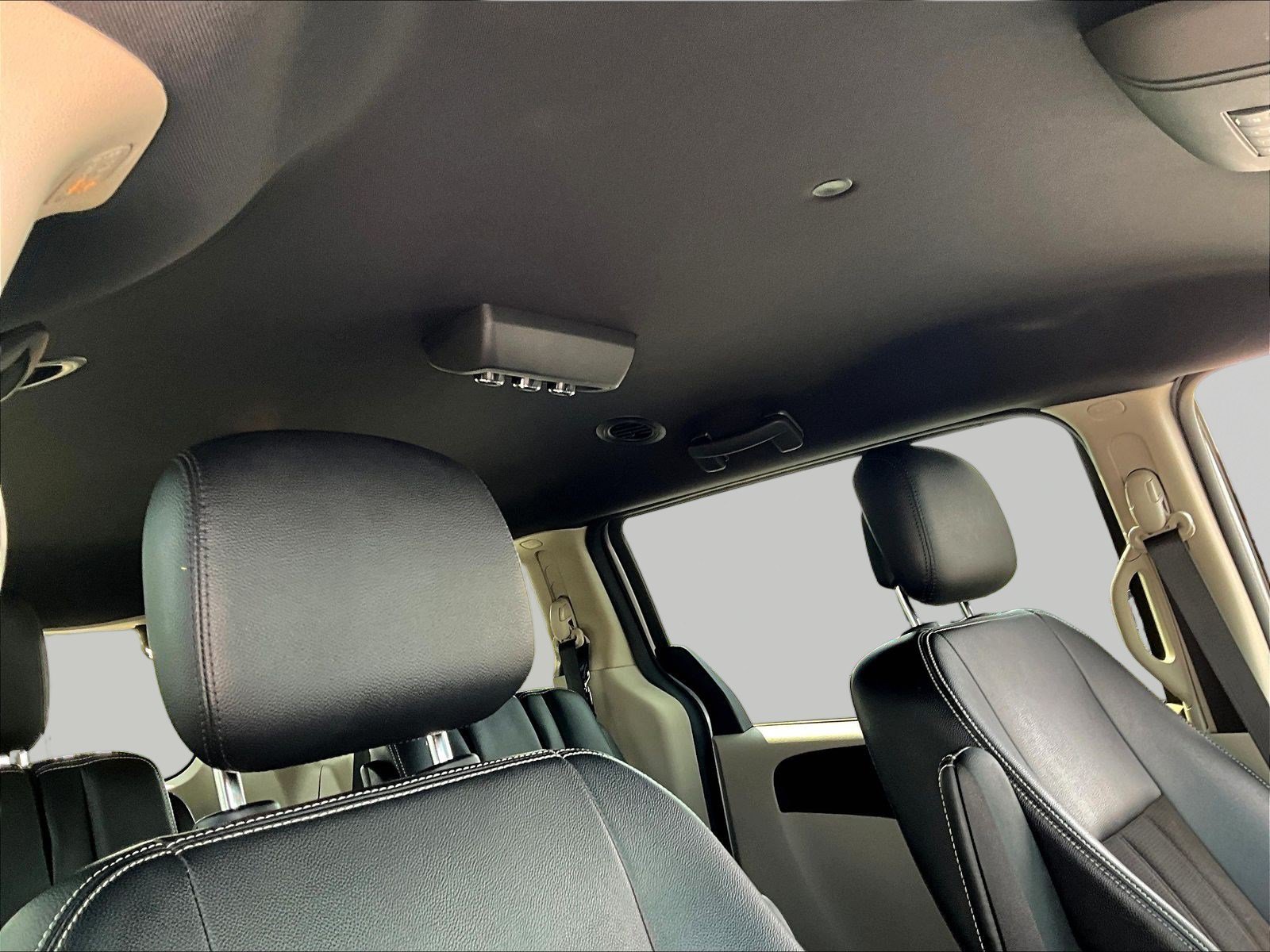 Used 2020 Dodge Grand Caravan SXT FWD image 27