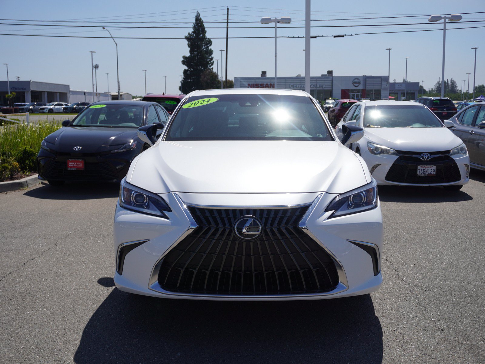 Used 2024 Lexus ES 350 FWD image 4