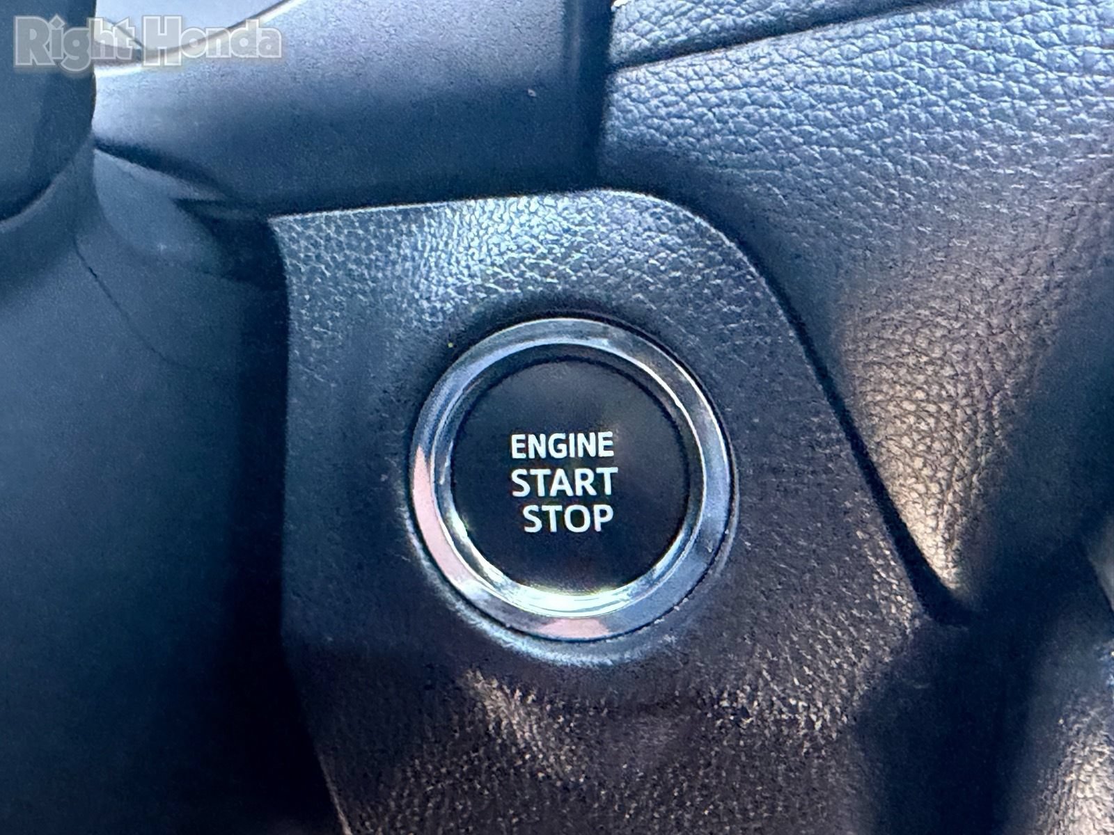 Used 2025 Toyota RAV4 XLE FWD image 31