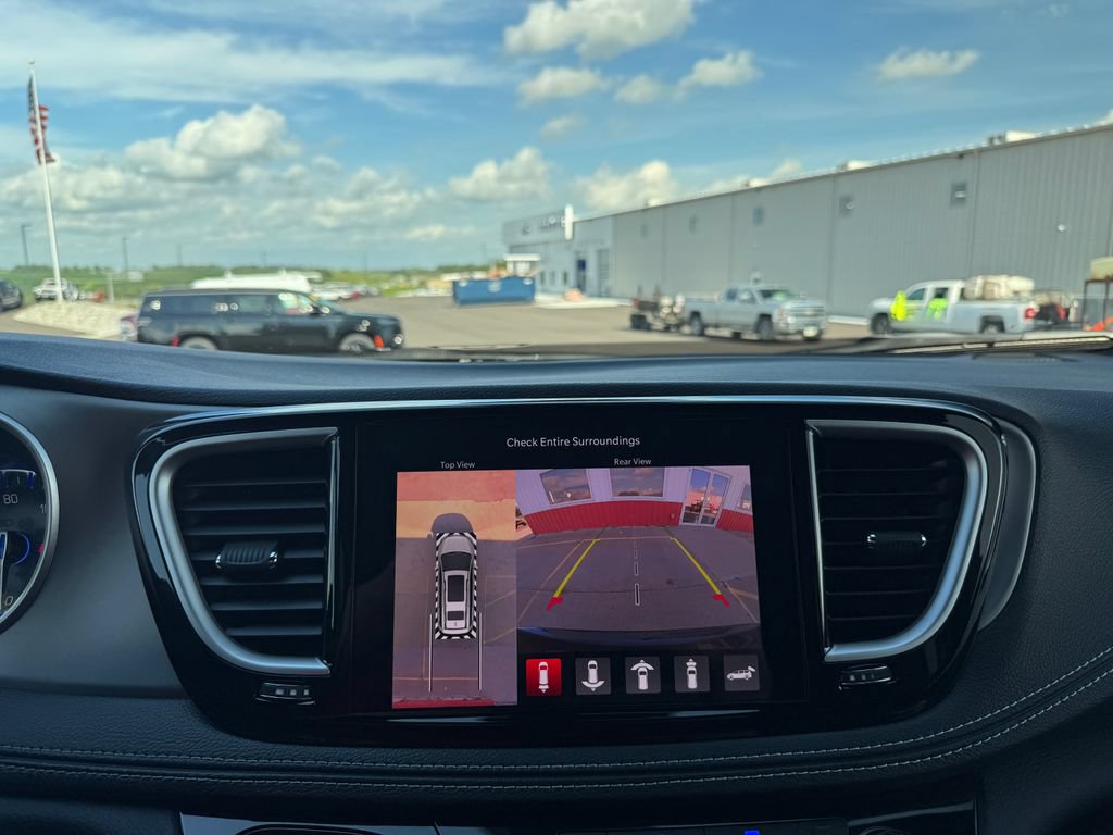 New 2027 Chrysler Pacifica Limited AWD/4WD image 26