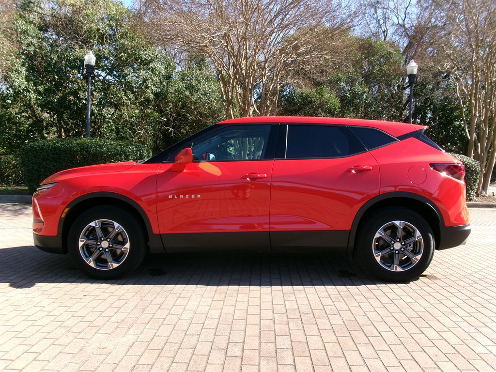 Used 2025 Chevrolet Blazer LT w/ Driver Confidence Package image 8