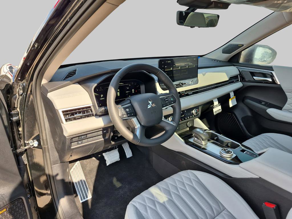 New 2025 Mitsubishi Outlander SEL image 9