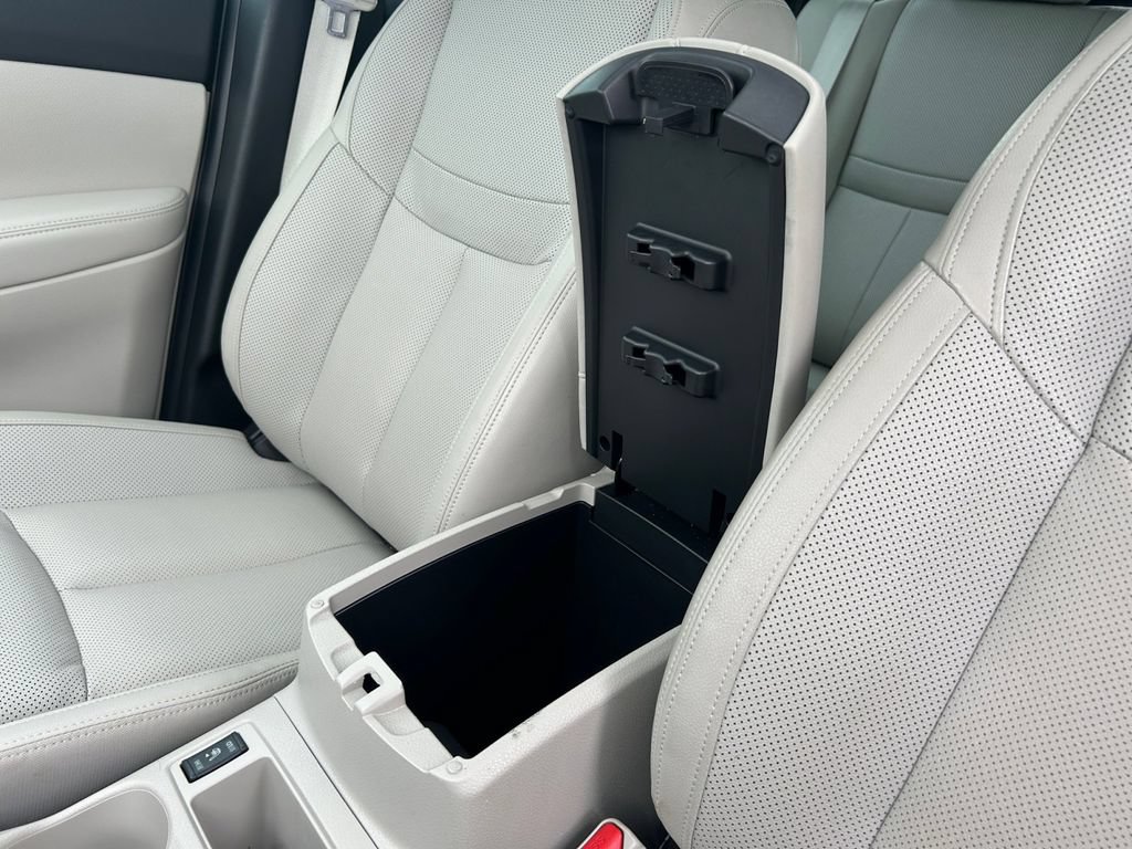 Used 2022 Nissan Rogue Sport SL w/ Premium Package FWD image 11