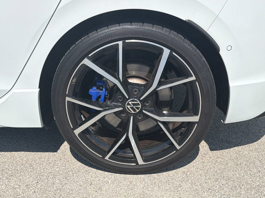 Certified 2024 Volkswagen Golf R AWD/4WD image 31