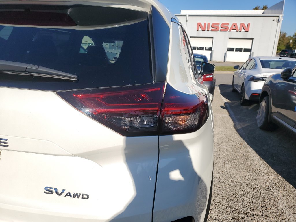 Certified 2023 Nissan Rogue SV w/ SV Premium B Package AWD/4WD image 18