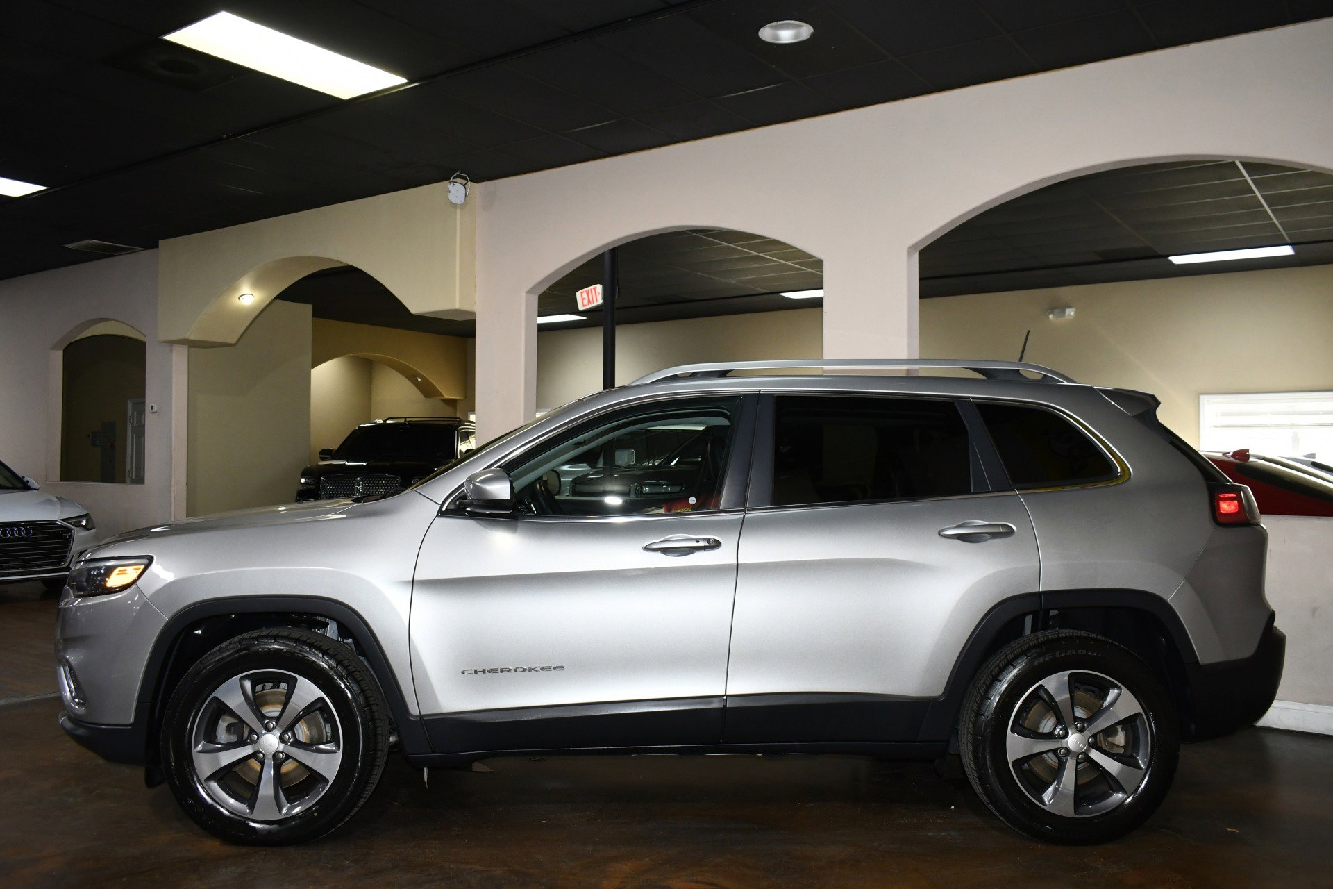 Used 2019 Jeep Cherokee Limited image 51