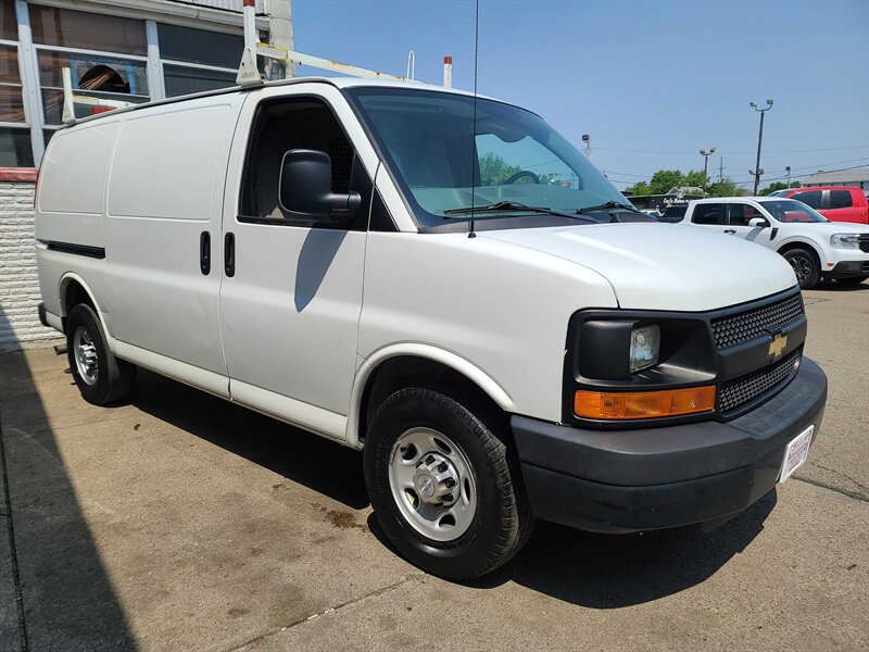 Used 2015 Chevrolet Express 2500 RWD image 4