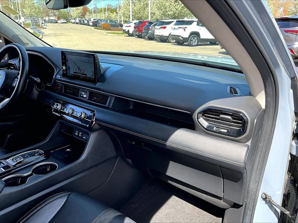 Used 2023 Honda Pilot Touring image 13