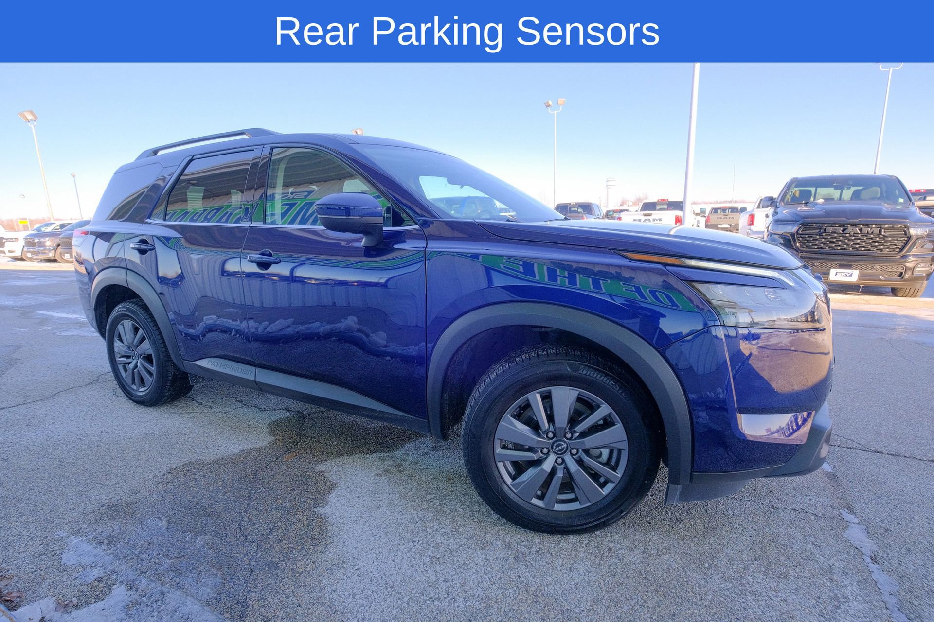 Used 2025 Nissan Pathfinder SV image 12