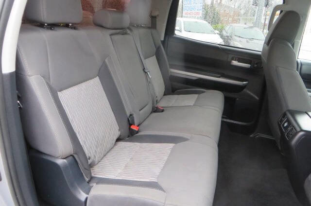 Used 2017 Toyota Tundra SR5 w/ SR5 Upgrade Package image 30