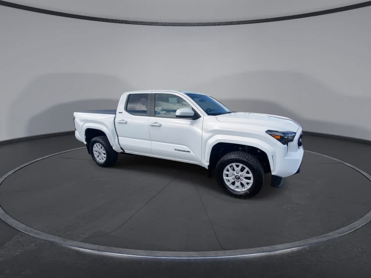 Certified 2024 Toyota Tacoma SR5 AWD/4WD image 2