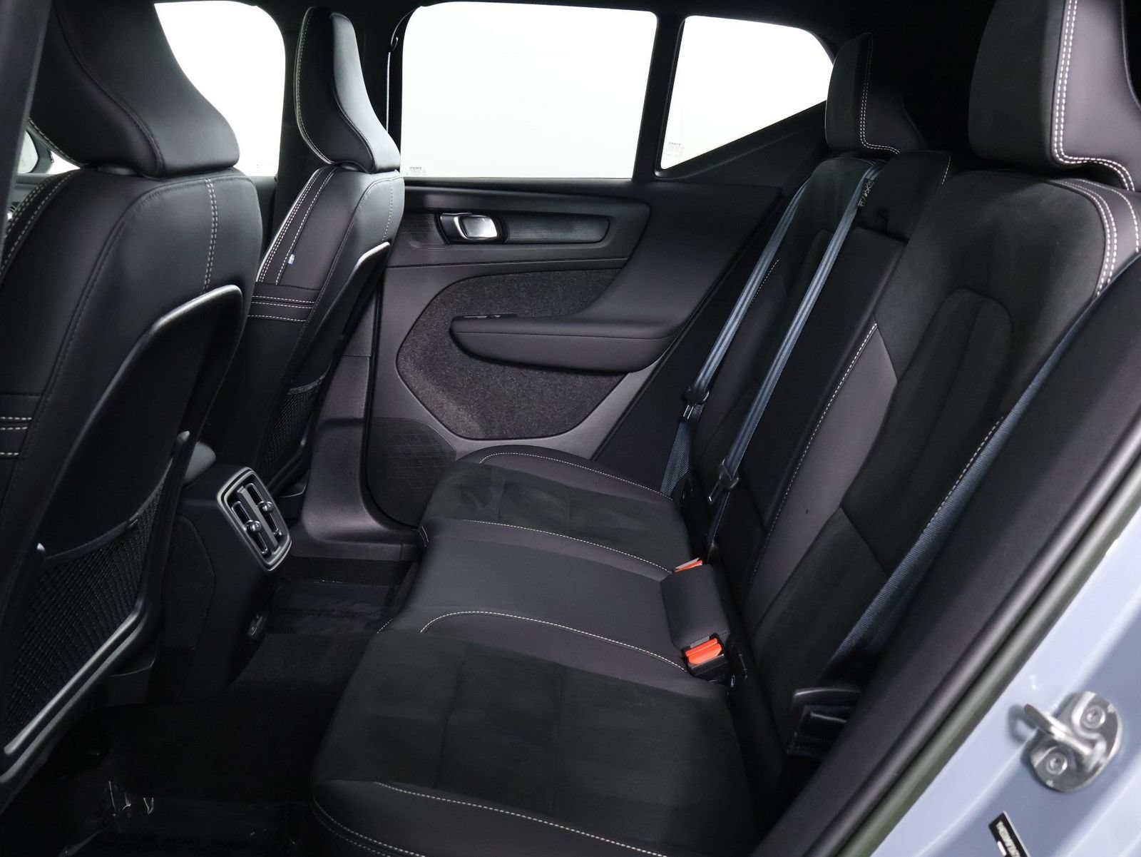 Used 2023 Volvo XC40 Recharge Ultimate AWD/4WD image 31