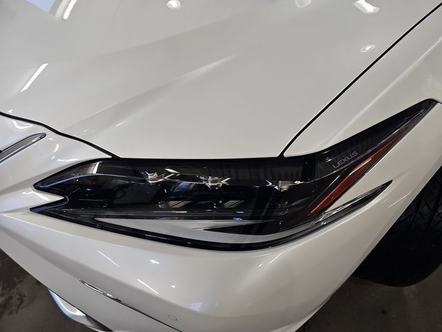 Certified 2025 Lexus ES 300h Ultra Luxury w/ Accessory Package (Z2) image 33