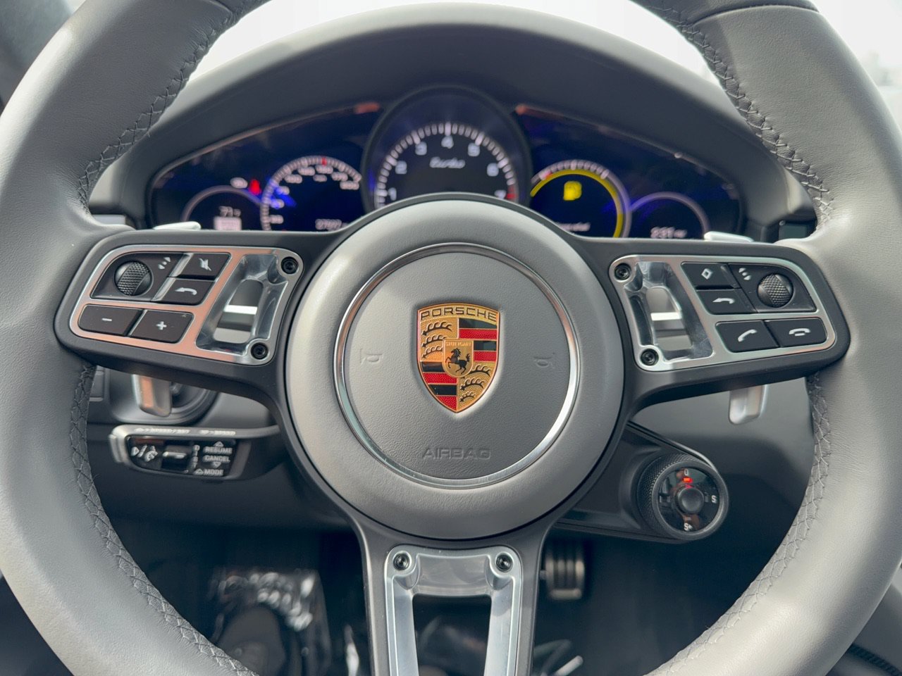 Certified 2022 Porsche Cayenne Turbo AWD/4WD image 10