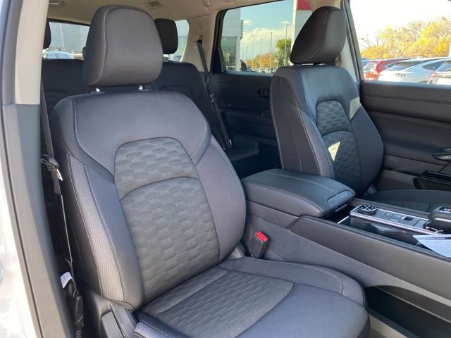 New 2025 Nissan Pathfinder SV w/ Black Appearance Package image 9