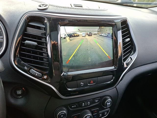 Used 2020 Jeep Cherokee Limited image 18