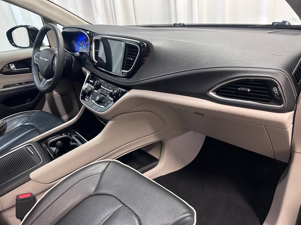 Used 2023 Chrysler Pacifica Limited w/ Uconnect Theater Family Group AWD/4WD image 25