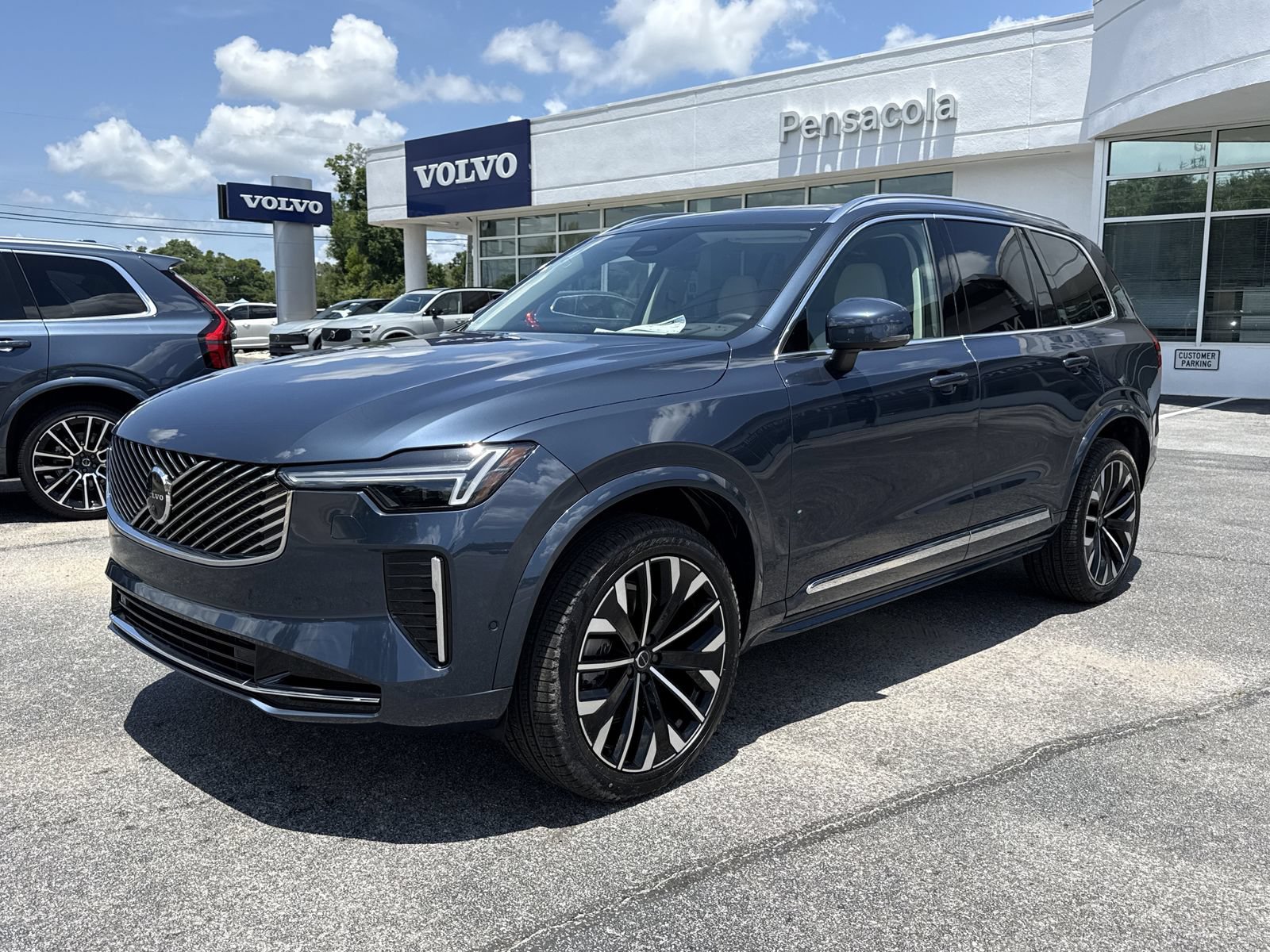 New 2026 Volvo XC90 B5 Ultra w/ Protection Package Premier AWD/4WD image 1