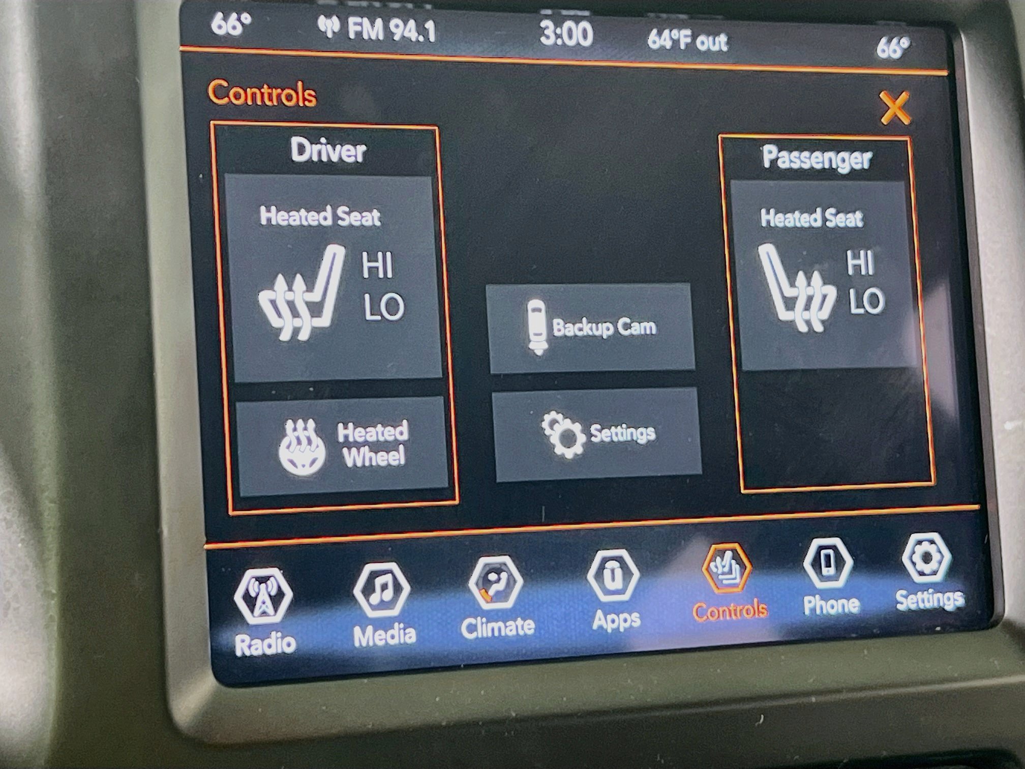 Used 2021 Jeep Cherokee Latitude Lux w/ Comfort/Convenience Group AWD/4WD image 19