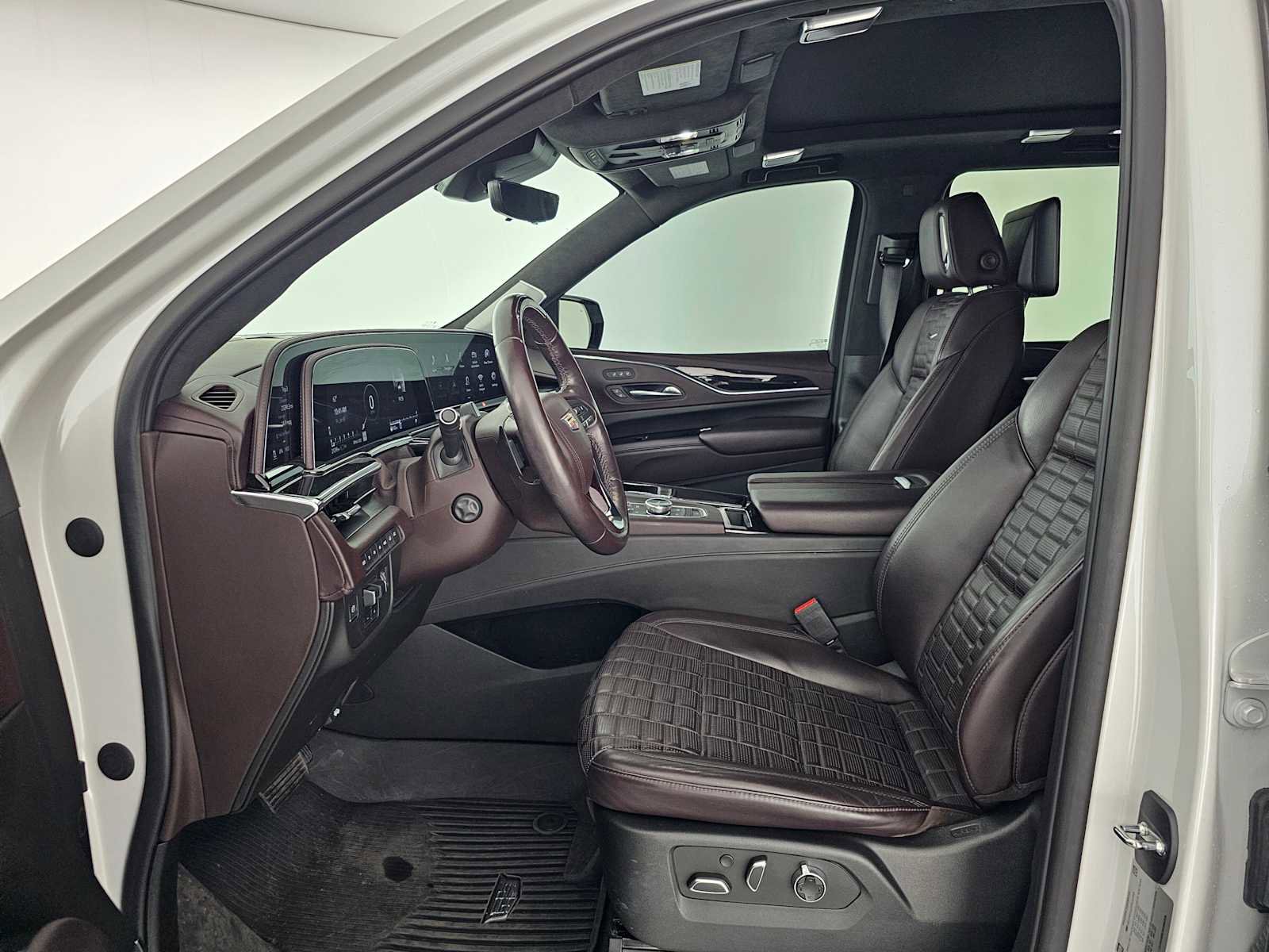 Used 2023 Cadillac Escalade Sport Platinum w/ LPO, ONYX Package image 23