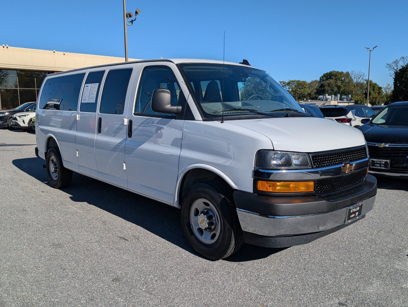 Used 2025 Chevrolet Express 3500 LT w/ LT Preferred Equipment Group RWD image 7