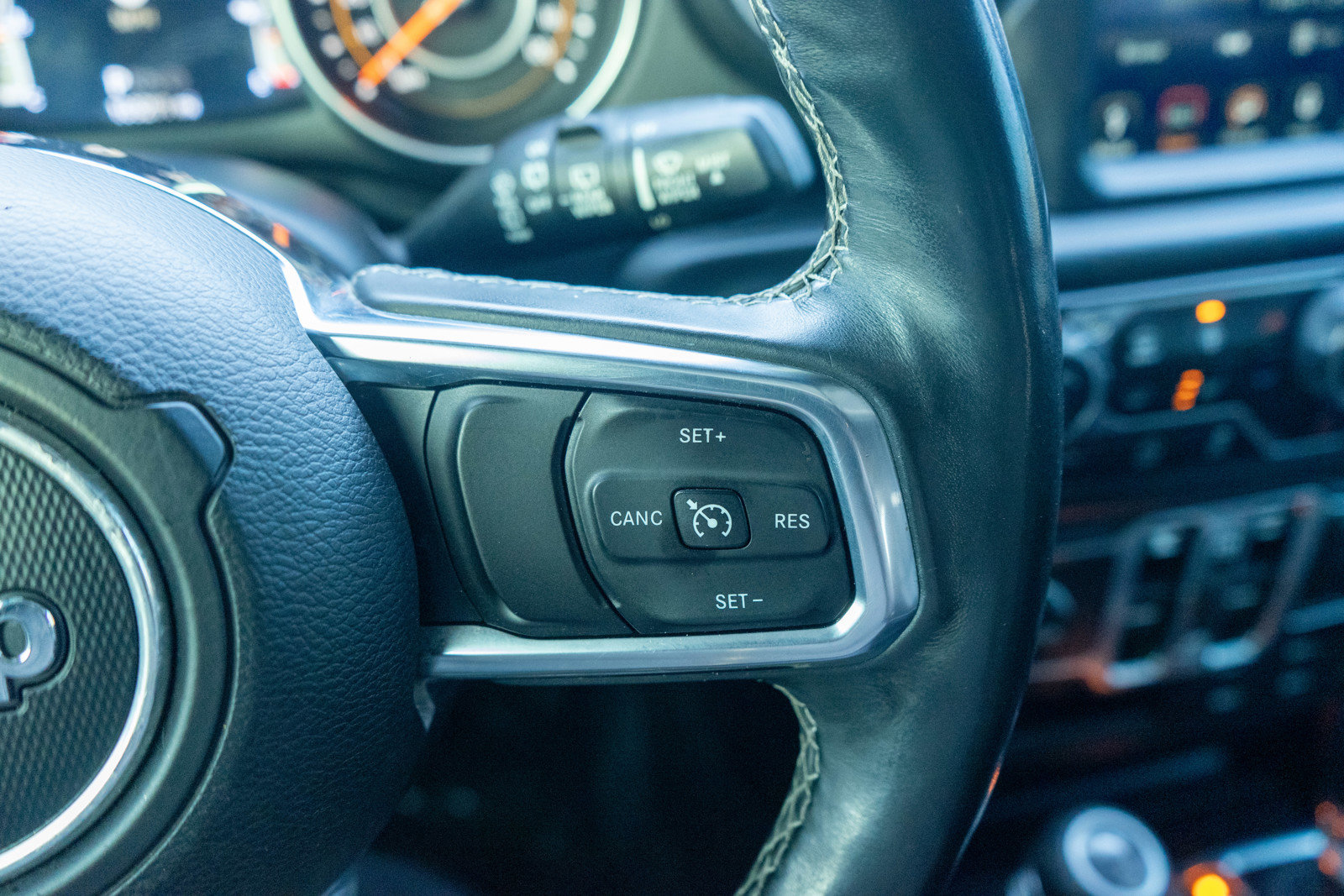 Used 2018 Jeep Wrangler Unlimited Sahara w/ Uconnect 4C Nav & Sound Group image 24