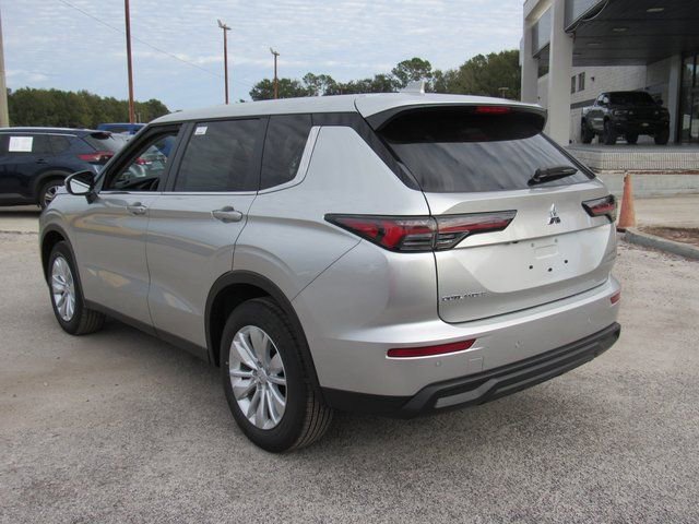 New 2026 Mitsubishi Outlander ES image 5