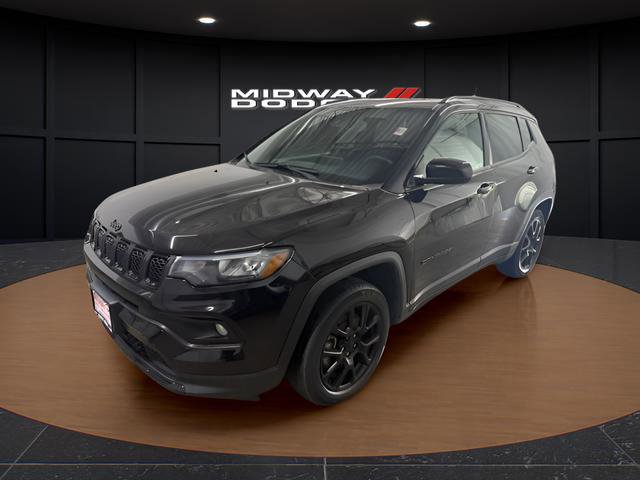 Used 2023 Jeep Compass Latitude w/ Convenience Group AWD/4WD image 2