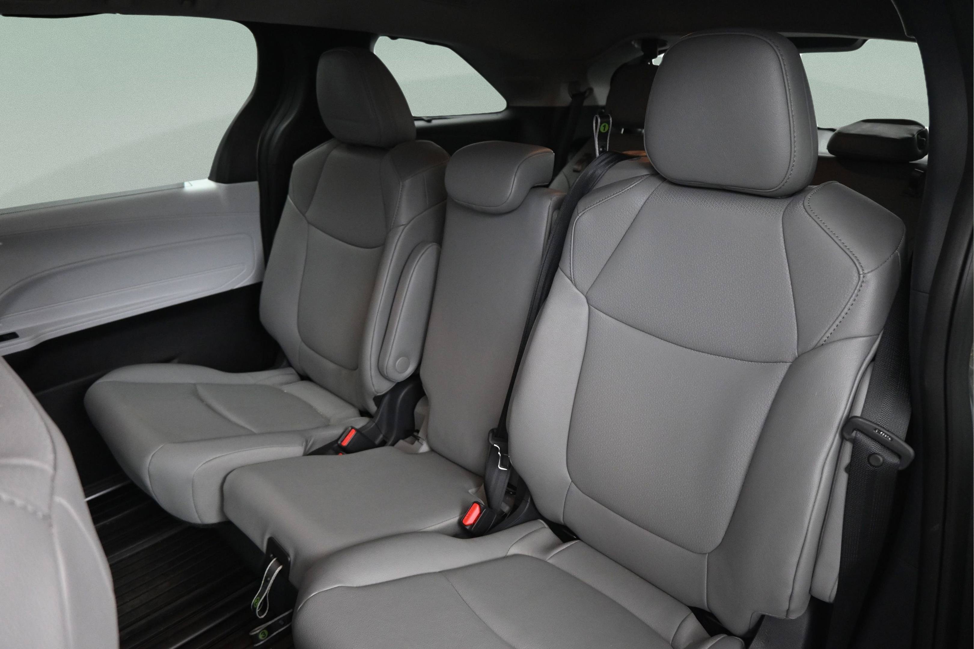 Certified 2026 Toyota Sienna XLE FWD image 34