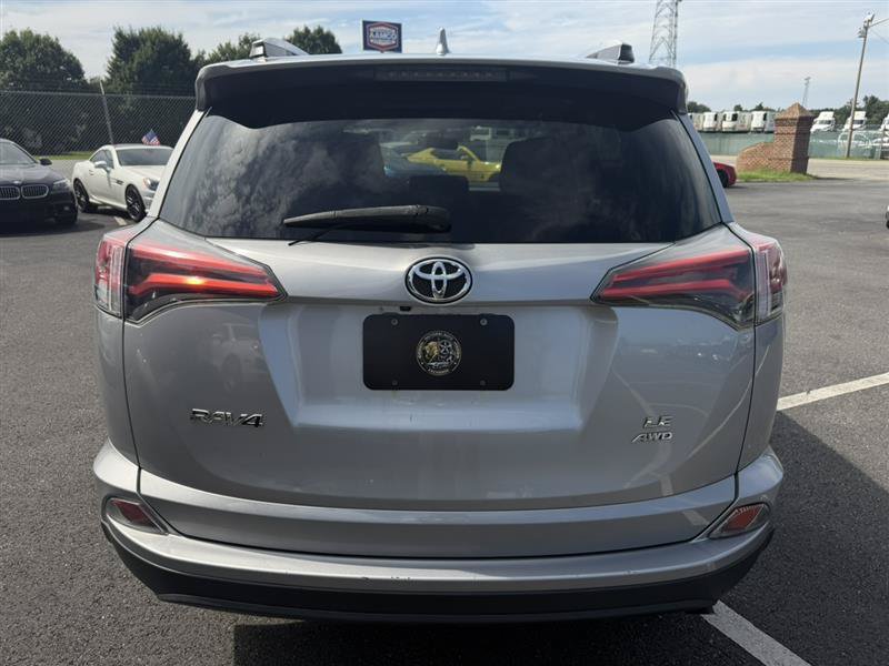 Used 2016 Toyota RAV4 LE AWD/4WD image 4